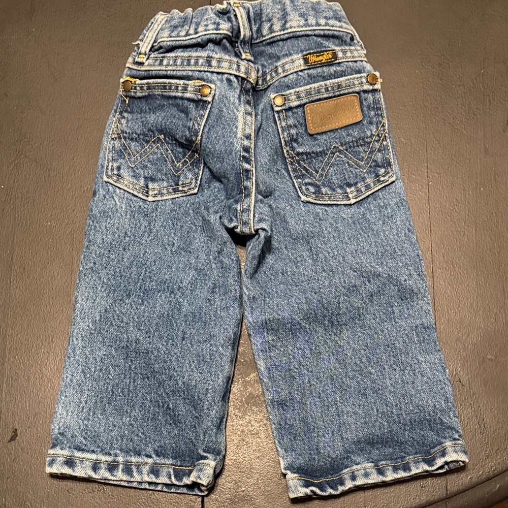 Wrangler Blue Relaxed Fit Men's Denim Jeans